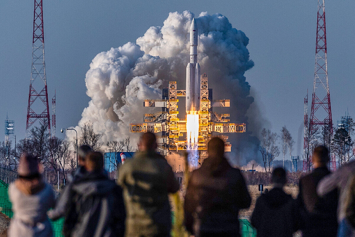 Ракета-носитель тяжелого класса " Ангара-А5" стартовала с космодрома Восточный на Дальнем Востоке России