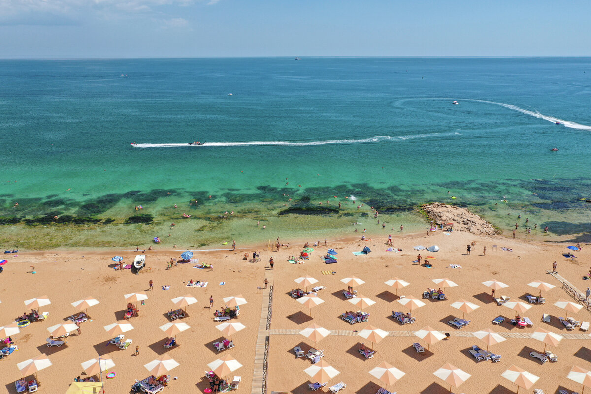 Пляж в Феодосии // Фото: Туристический портал Республики Крым, Сергей Коршунов