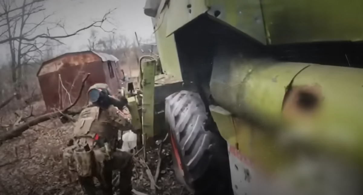 Некоторые штурмы проходили на ура, но иногда о чужую "точку" штурмовики бились по 6-76 дней. Youtube-канал "Люди ПРО" / www.youtube.com/@peoplepro 