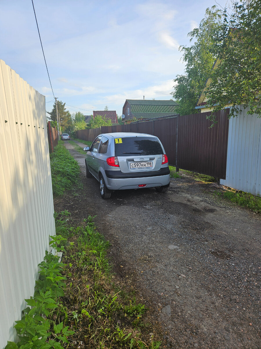 Не смогла с первого раза заехать в ворота.