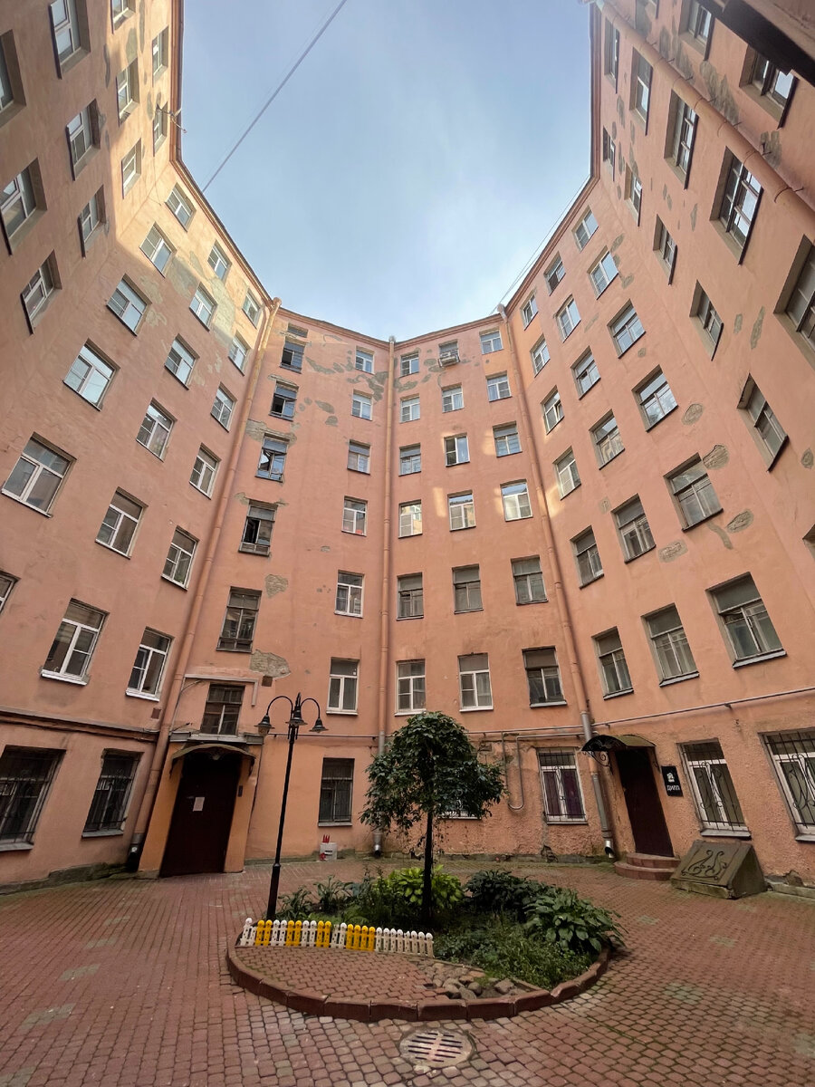 Восьмиугольный двор-колодец. Все фото автора статьи
