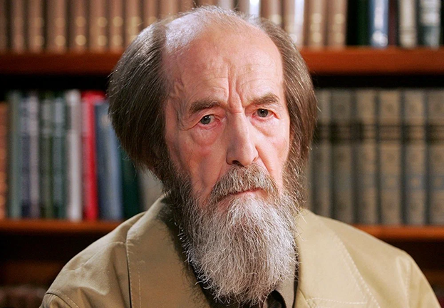 Он лаял на свою Родину из чужой подворотни