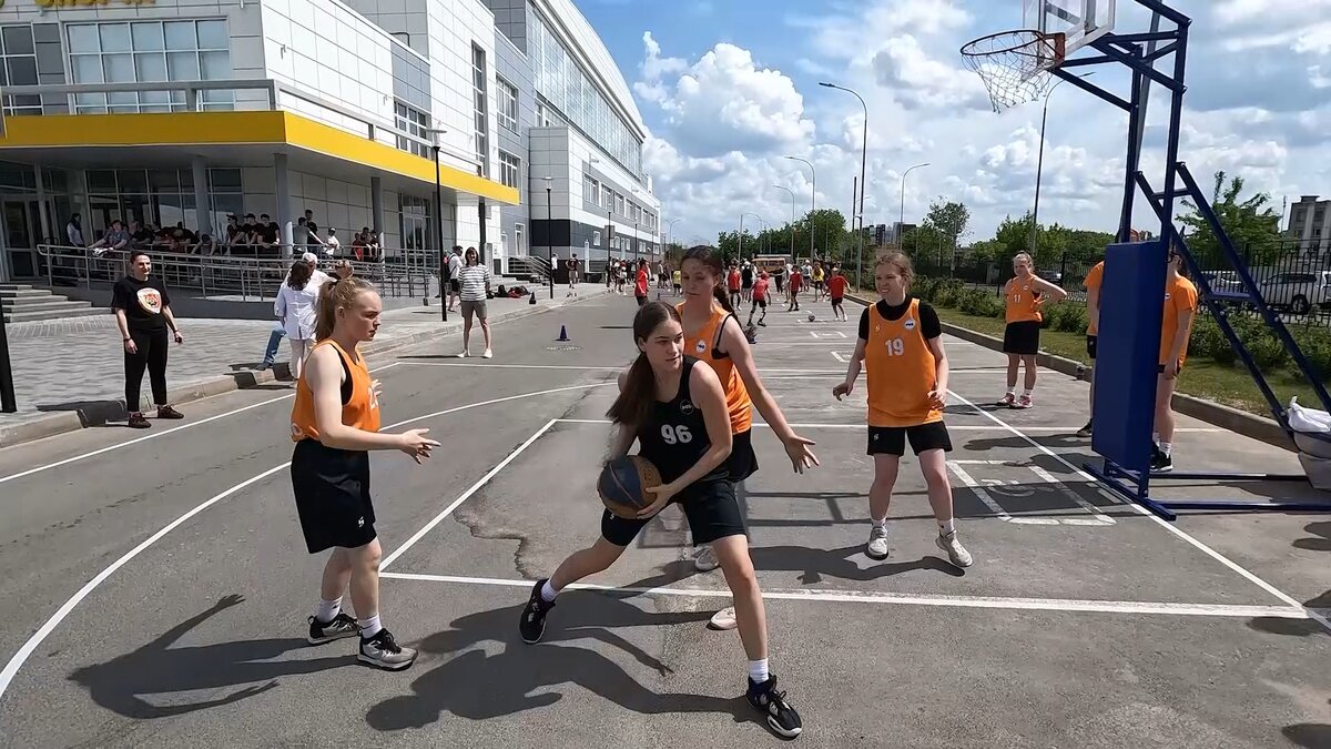    Открылся летний сезон во дворце игровых видов спорта (16+)