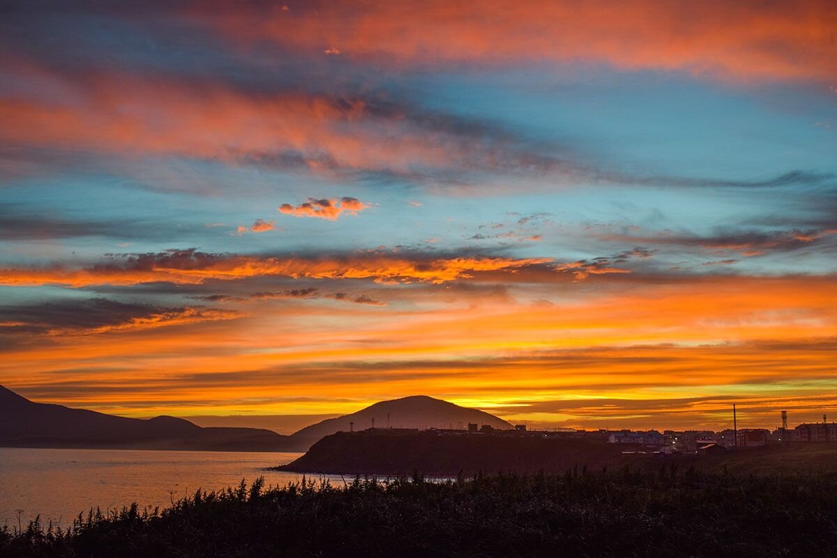 Всего лишь самый обычный закат на Кунашире, такое тут каждый вечер…📷
