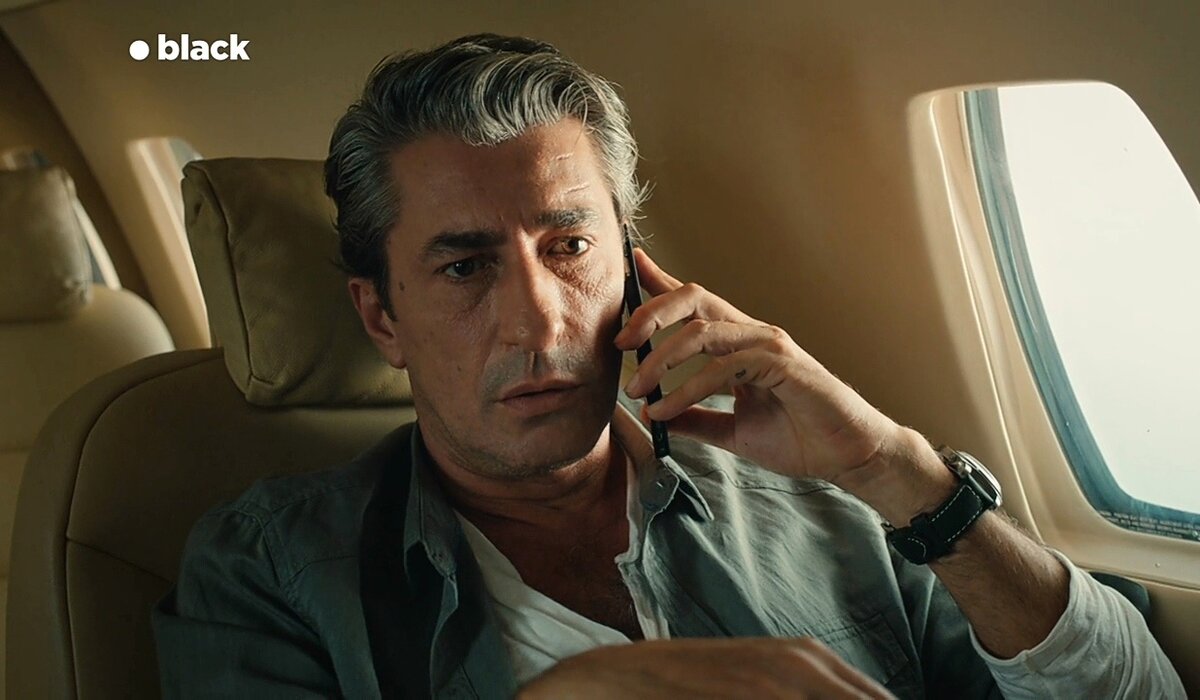 Эркан Петеккая в сериале "Не для записи" 