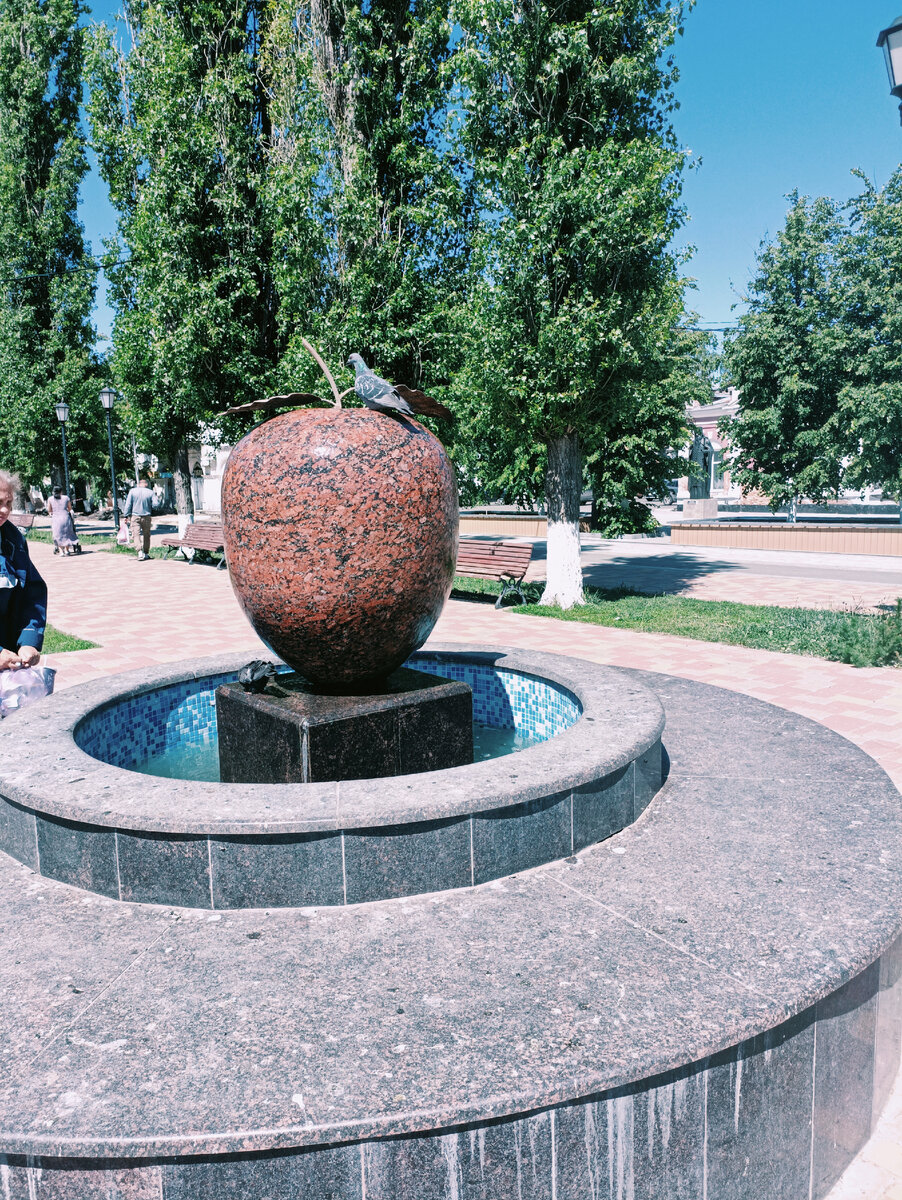 Фонтан "Яблоко" на улице Советской