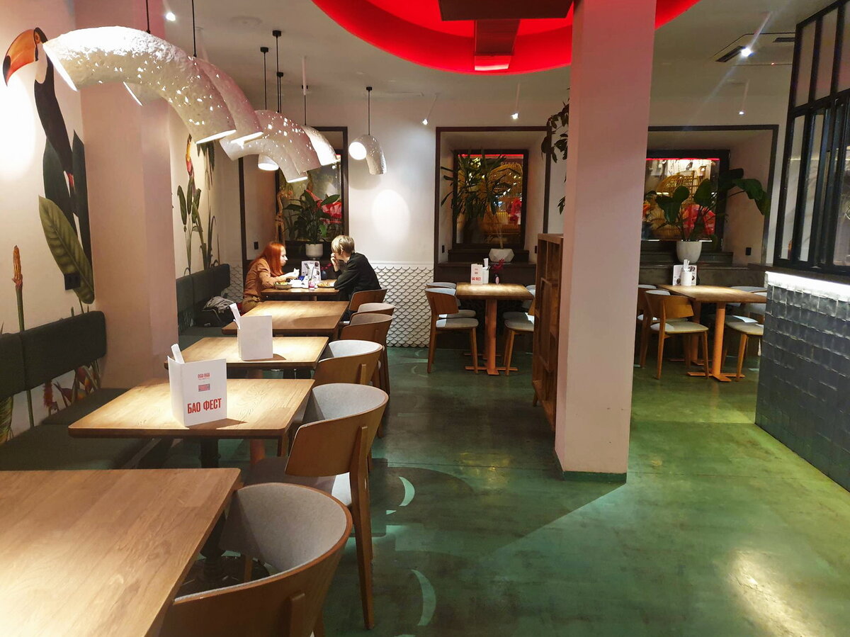 Общий вид первого этажа ресторана "Чау-Чау"