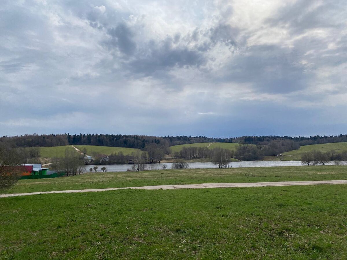 Пруд перед усадьбой