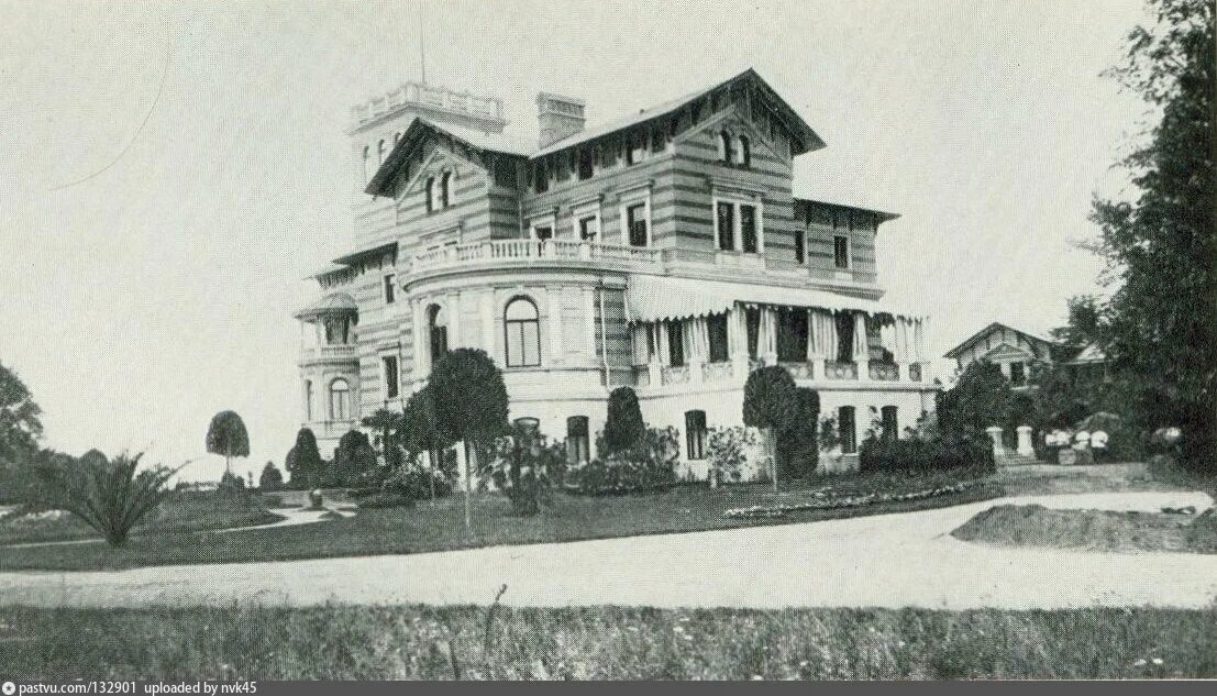 Нижняя дача в Александрии. Петергоф