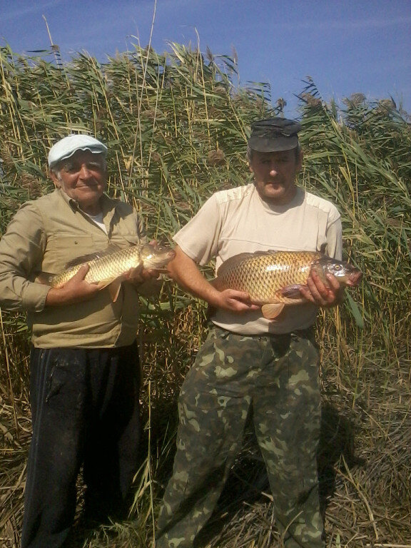 Папа и Валера со своими трофеями