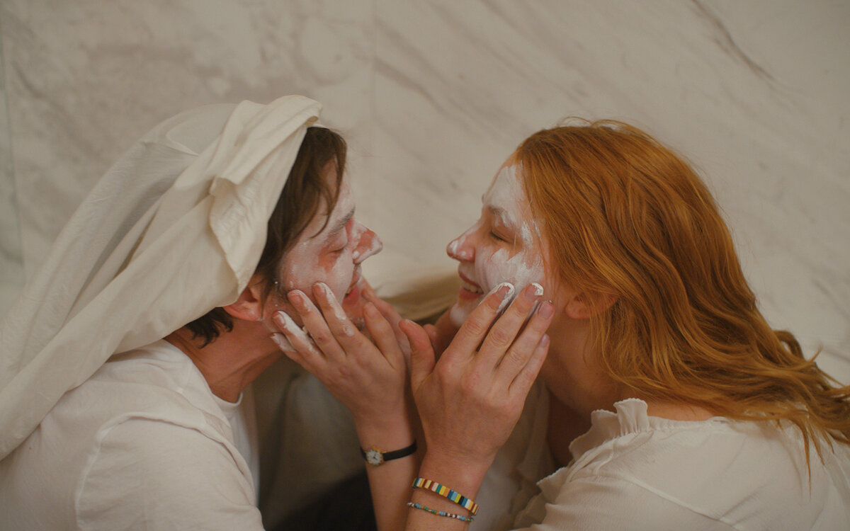 Кадр из фильма «Сама любовь», реж. Джэми Адамс, 2022 