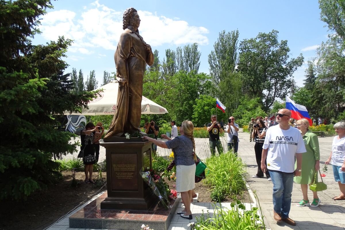 Первый на новых территориях памятник Пушкину установлен в Скадовске, а на  очереди Геническ | Российская газета | Дзен