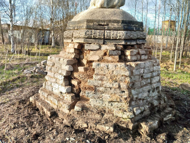    В Опарино отреставрировали статую «Символ материнства»