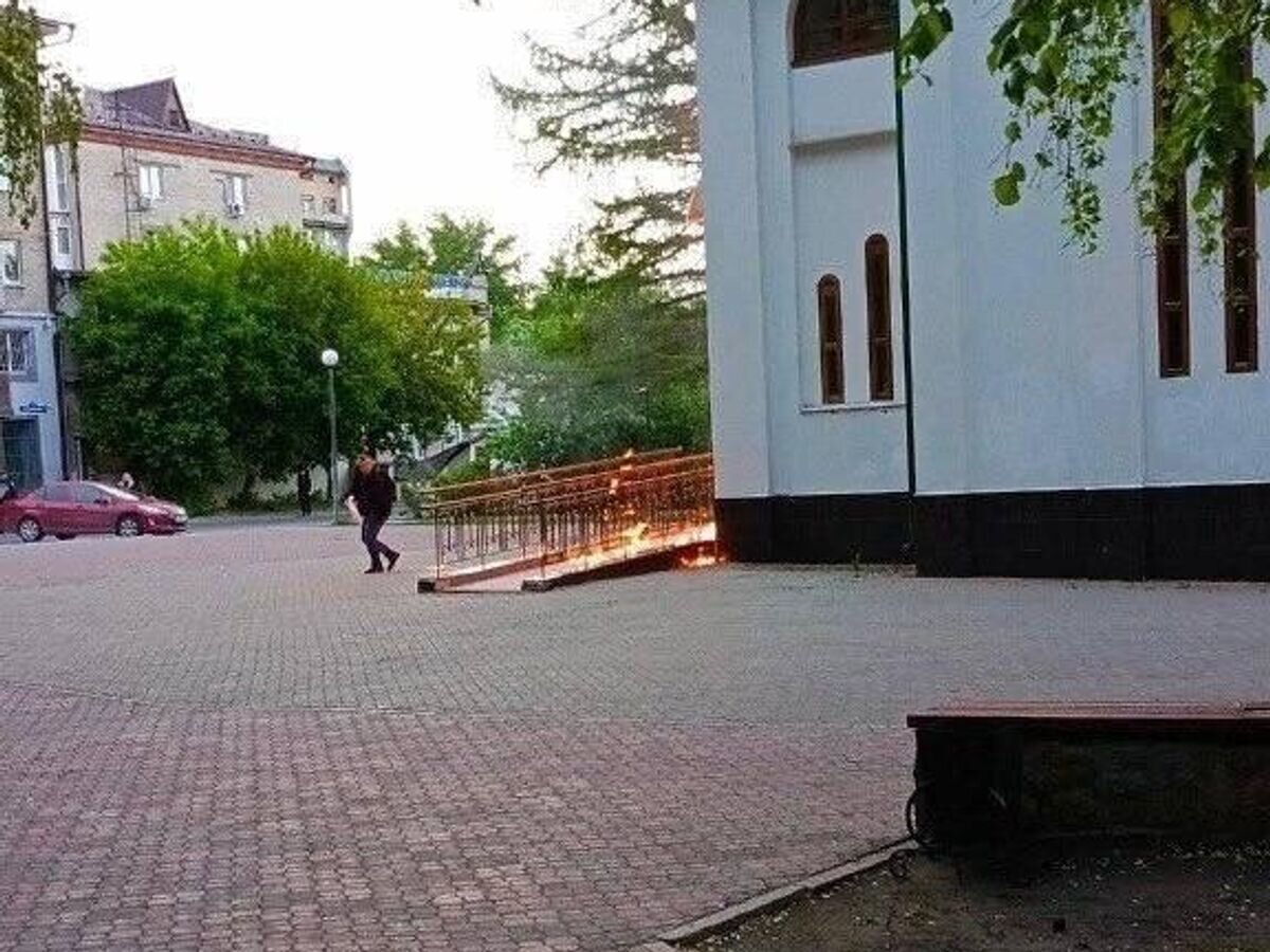    Попытка поджога храма в Тюмени© Фото : соцсети