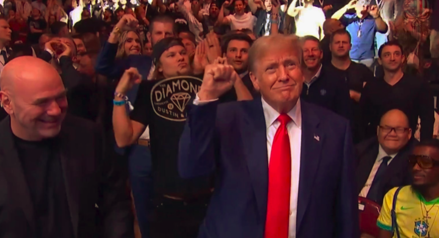 Трамп на арене UFC 