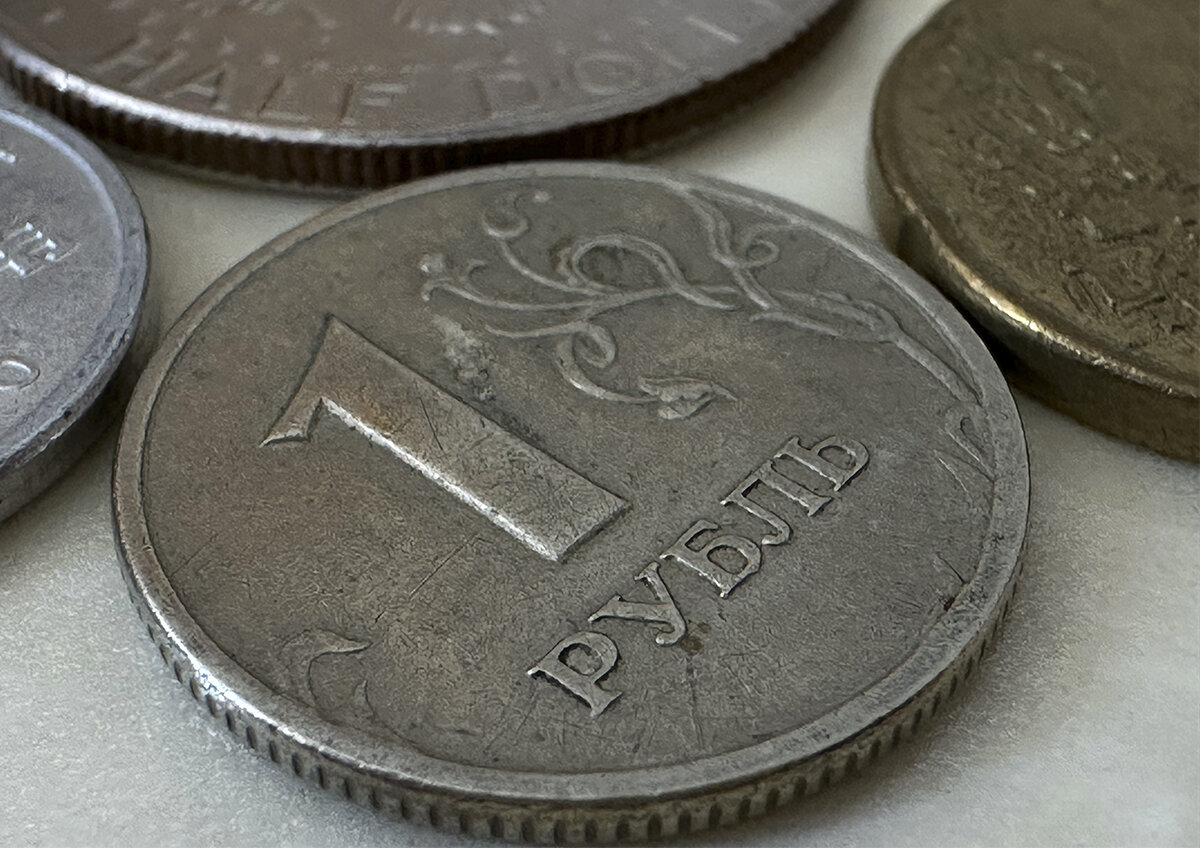    Более высокая волатильность рубля не исключена даже в условиях дорогой нефти