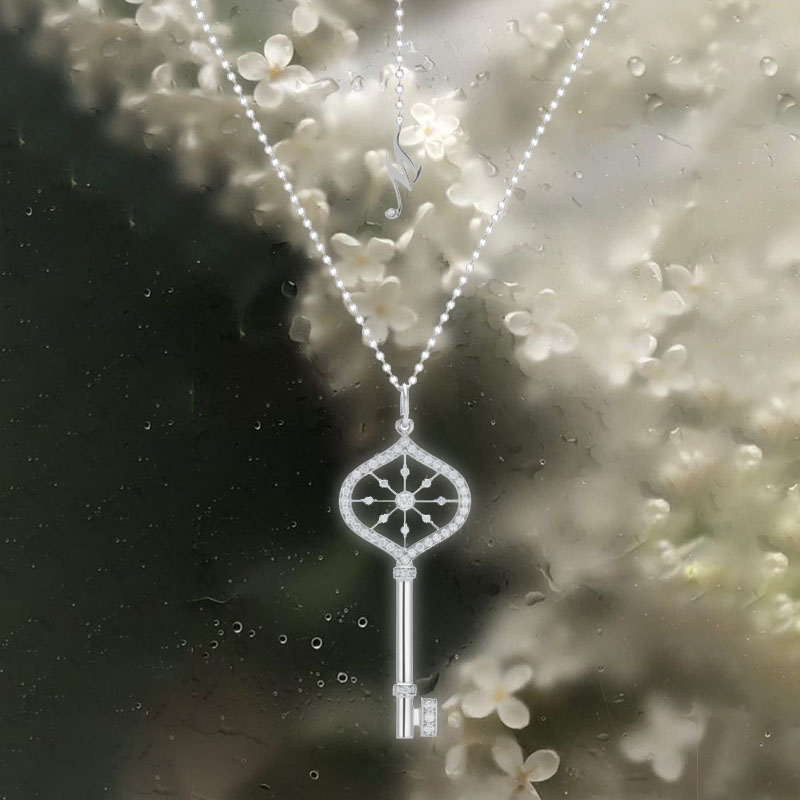 Кулон Mercury Miss Russia из белого золота с бриллиантами