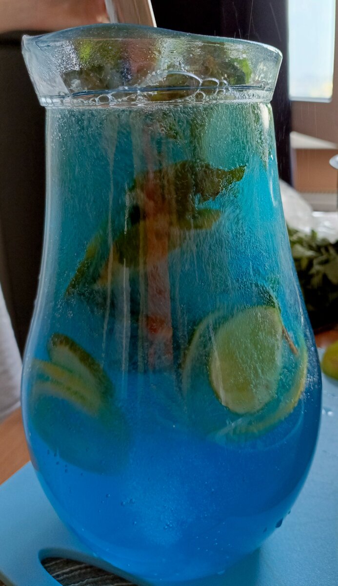 Пару капель живительной влаги. Лимонад в исполнении Яны.