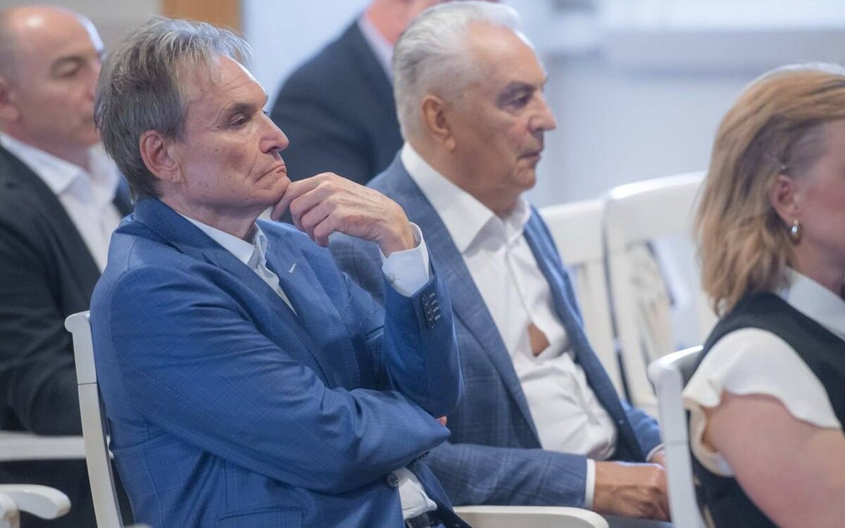    Фото дня: лица воронежских миллиардеров на лекции первого зампреда облправительства Данила Кустова Фото из телеграм-канала «КустOV»