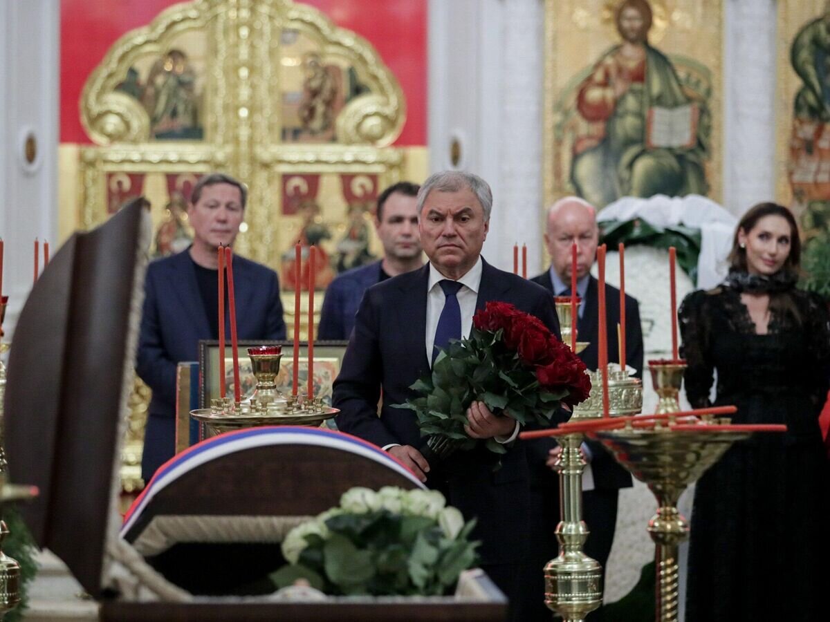    Председатель Государственной Думы РФ Вячеслав Володин на церемонии прощания с депутатом Госдумы, исследователем Арктики и Антарктики Артуром Чилингаровым в Преображенской церкви храма Христа Спасителя© Фото : Пресс-служба Государственной Думы РФ