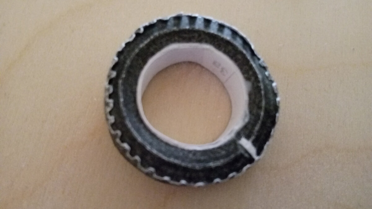 Колесо с деталью основы. УАЗ "ВАИ" модель из бумаги