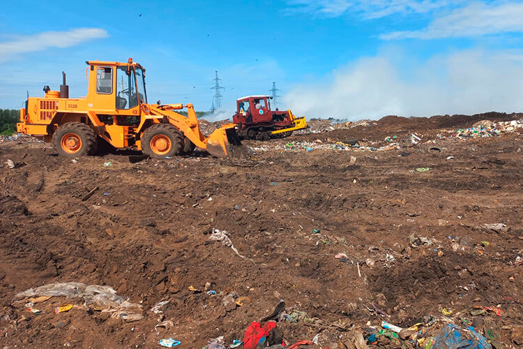    «Там открытое горение [было]. Ночью еще потушили, но пошло тление внизу в слоях отходов», — описал ситуацию в беседе с «БИЗНЕС Online» руководитель аппарата совета Чистопольского района Равиль Мазгутов.   
Фото: Фото предоставлено исполкомом Чистопольского района