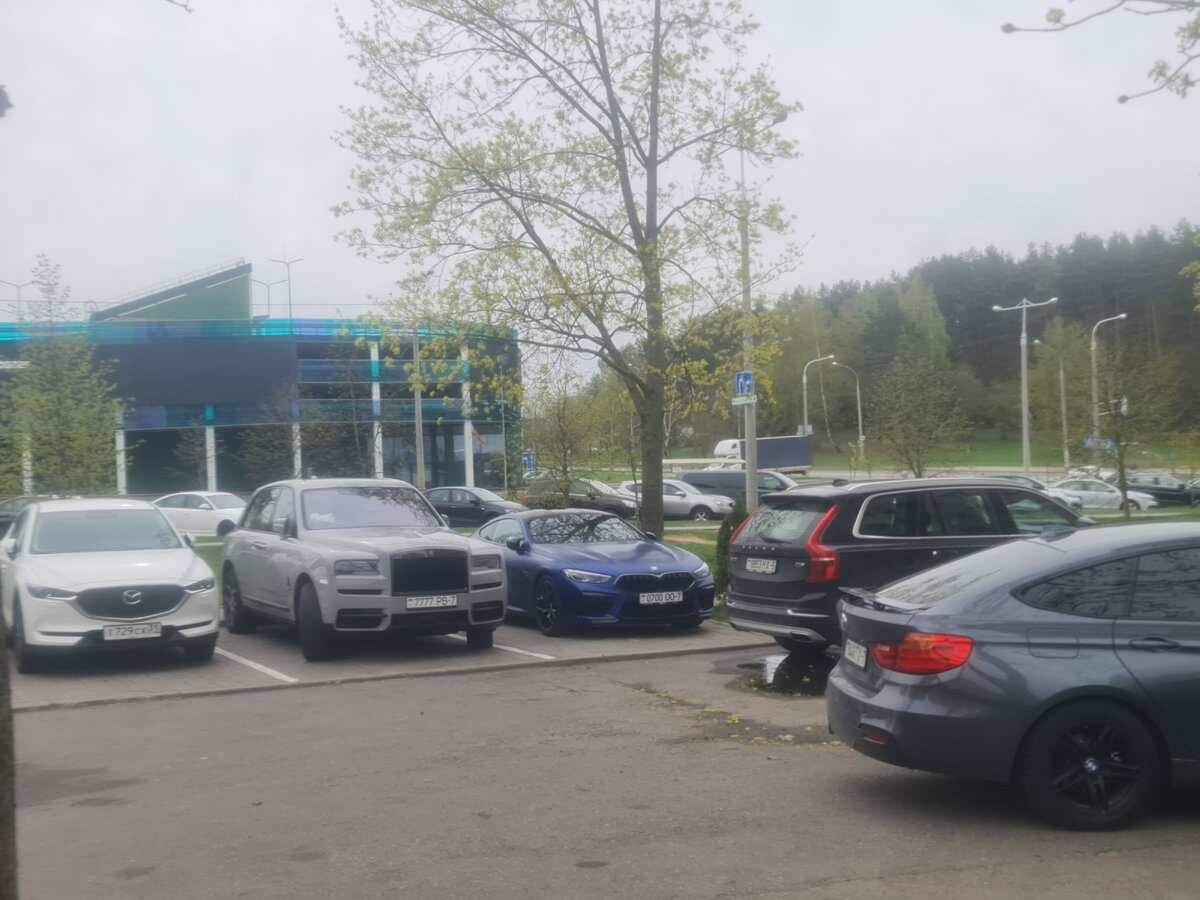 Это Минск, Беларусь. Спальный район ...