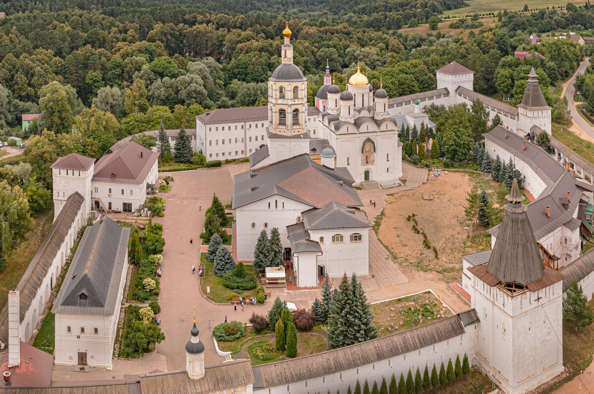 Архитектруный ансамбль Пафнутьево-Боровского монастыря. 
Фото Сергея Шандина для музея архитектуры