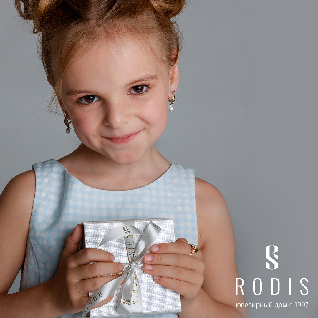 Василиса- внучка зам. генерального директора RODIS- Елены Минаковой в украшениях из коллекции "Ландыши" ювелирного дома RODIS