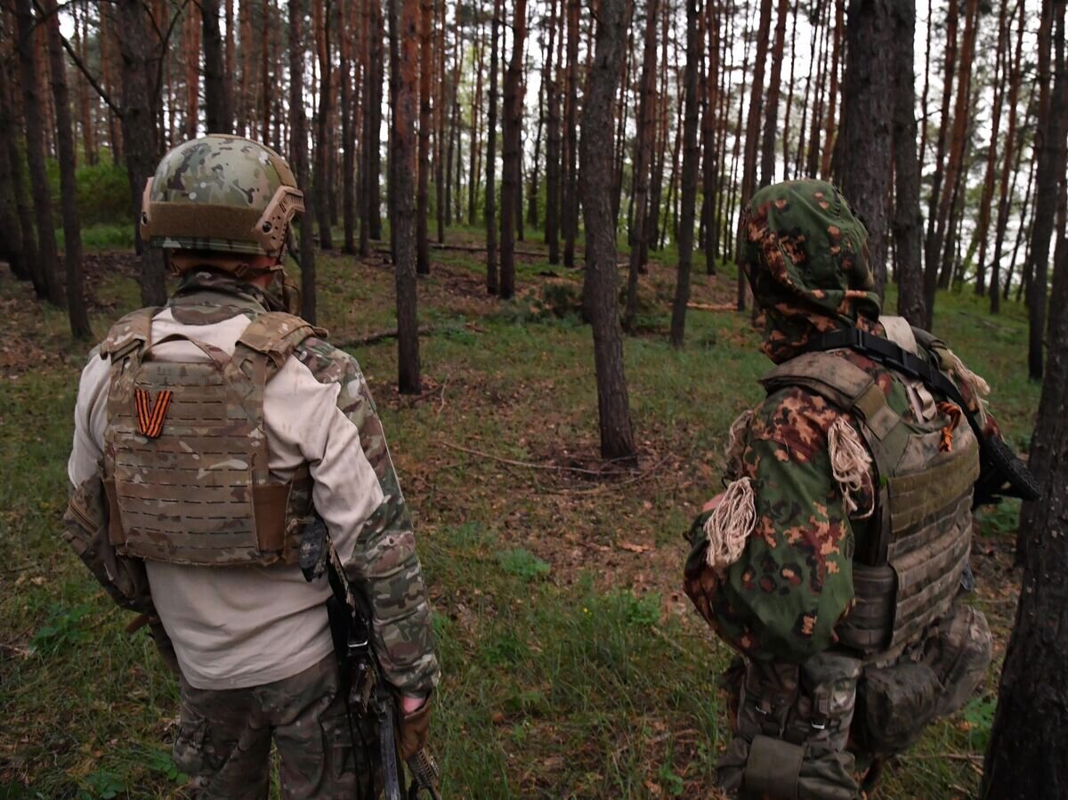    Военнослужащие ВС РФ на линии соприкосновения в Харьковской области© РИА Новости / Виктор Антонюк