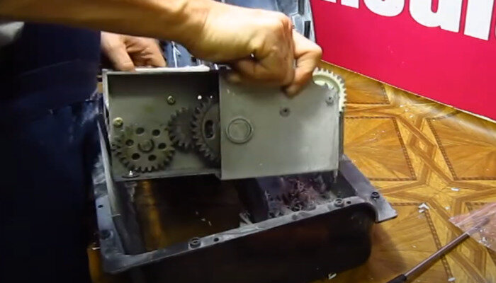 Фото 7. Снимаем основной механизм