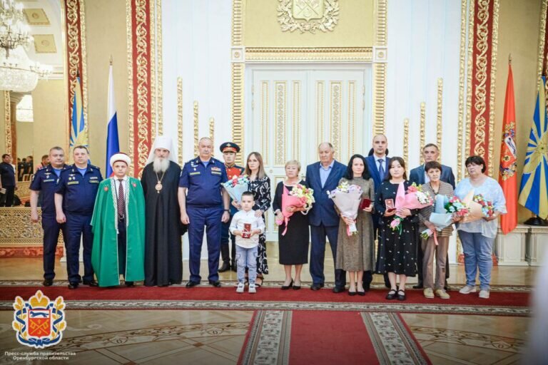    В Оренбурге вручили государственные награды семьям погибших членов экипажа Ил-76 Кристина Просвиркина