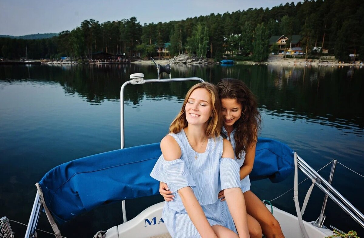 Пляж у отеля — один из немногих песчаных у озера Тургояк. Источник: Яндекс Карты. Клуб-отель «Золотой пляж»