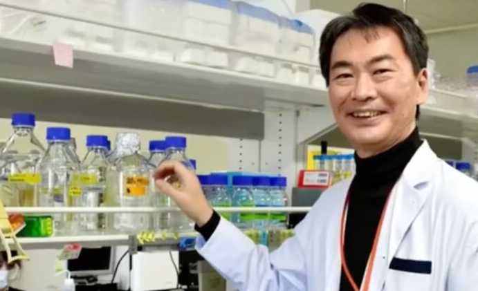 В 2015 ГОДУ УЧЕНЫЙ ДОКТОР ТОРУ МИЯДЗАКИ ОБНАРУЖИЛ AIM - МЕТОД ЛЕЧЕНИЯ, КОТОРЫЙ УСТРАНИТ ОСНОВНЫЕ ПРИЧИНЫ ЗАБОЛЕВАНИЯ ПОЧЕК У КОШЕК. ФОТО: BOREDPANDA.COM