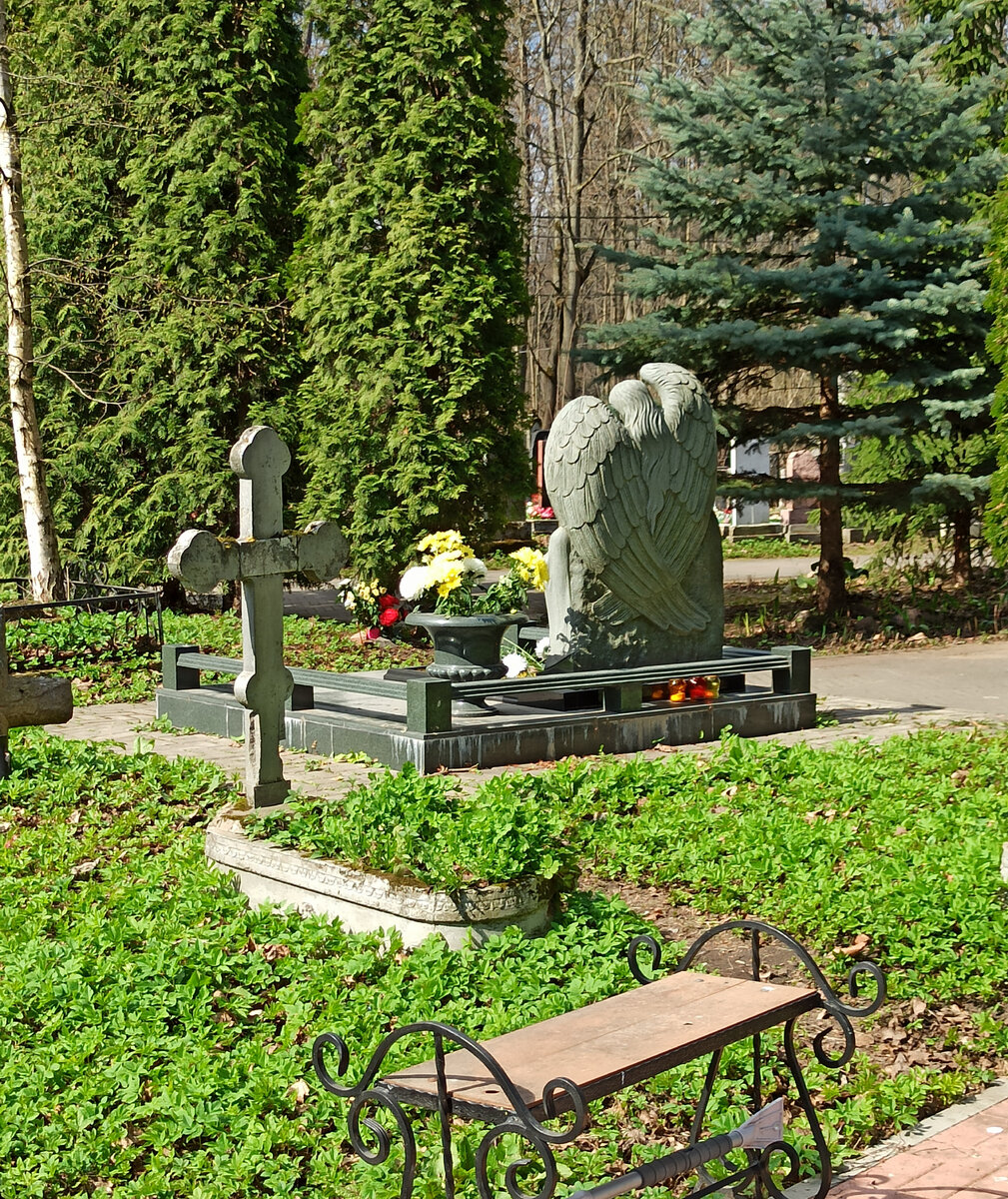 Молиться о живых и усопших - жить по Евангелию 