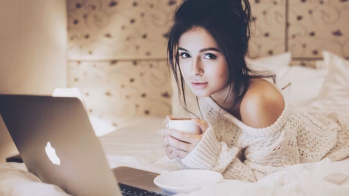    Певица Нюша