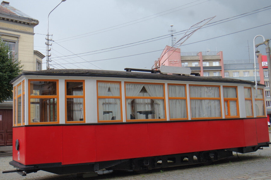 памятник трамвайчику (он же кофейня!)