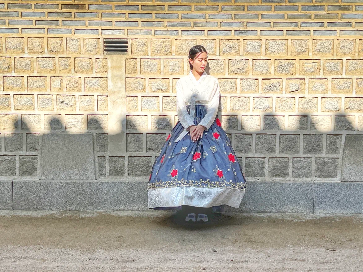 Девушка в ханбоке. Дворец Кёнбоккун, Сеул. Фото автора