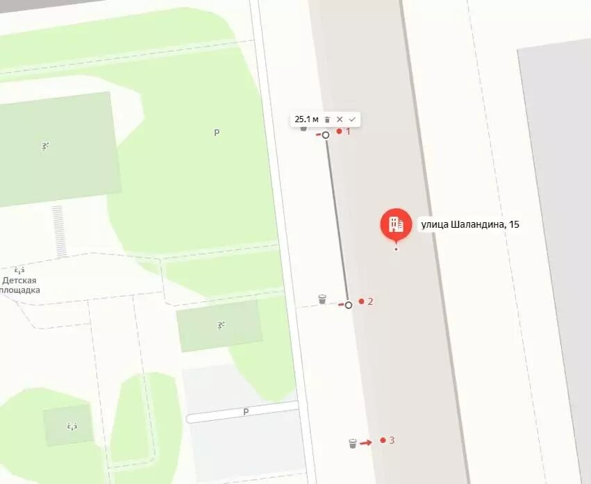 Детям пришлось пробежать лишние 25 метров, чтобы спрятаться в другом подъезде. Фото: Бел.ру