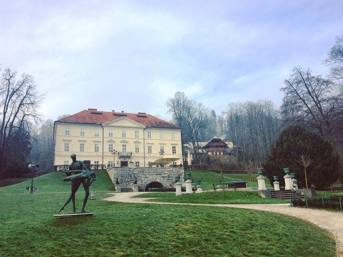 Дворец Тиволи.