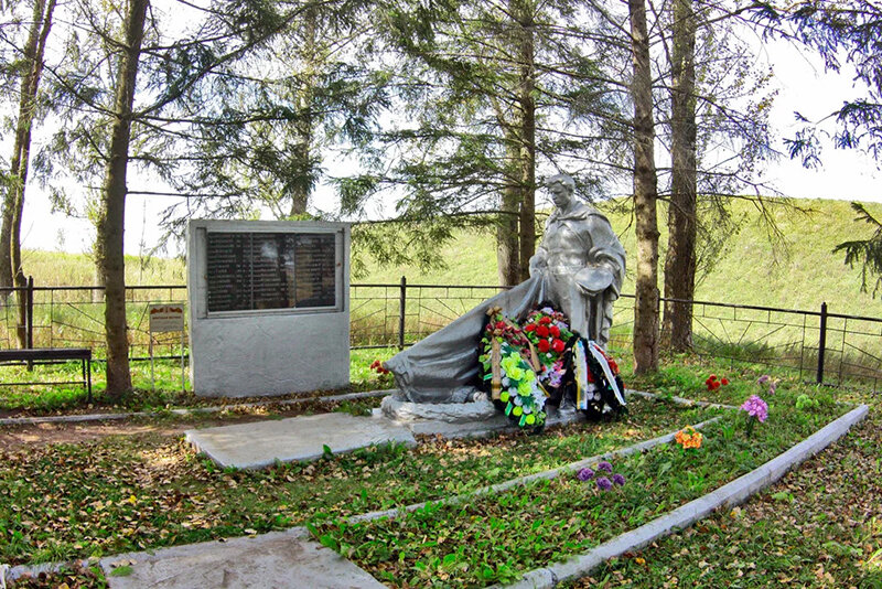 32 памятника на воинских захоронениях отремонтируют в Тверской области в этом году