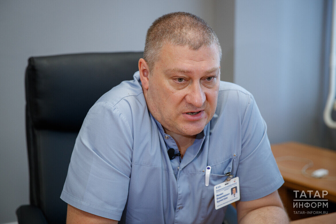 ​Михаил Бурмистров: «Учитывая потенциал нашей больницы, а это, я не побоюсь этого слова, лучшая и самая крупная больница в Поволжском регионе, к нам поступают наиболее тяжелые пациенты». Фото: © Владимир Васильев / «Татар-информ»