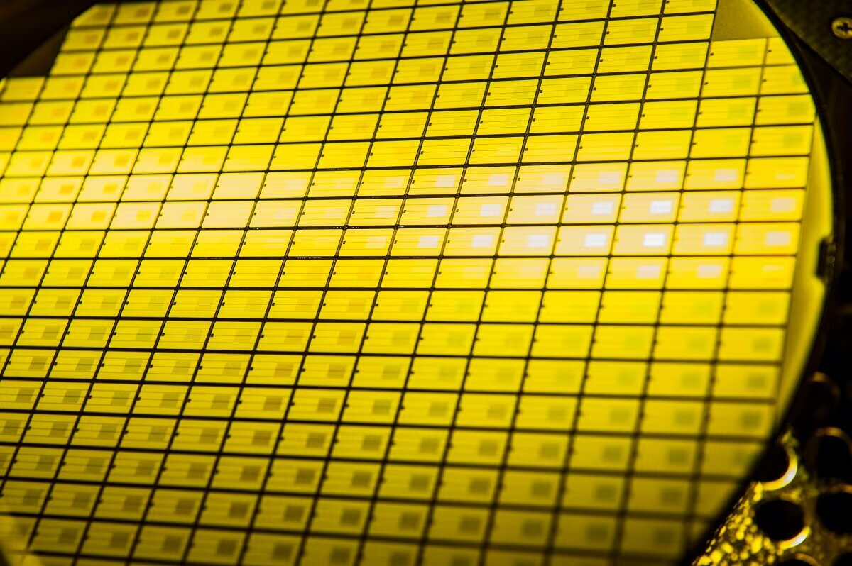 Производство чипов на фабрике  STMicroelectronics в итальянской Катании. Изображение: пресс-кит st.com