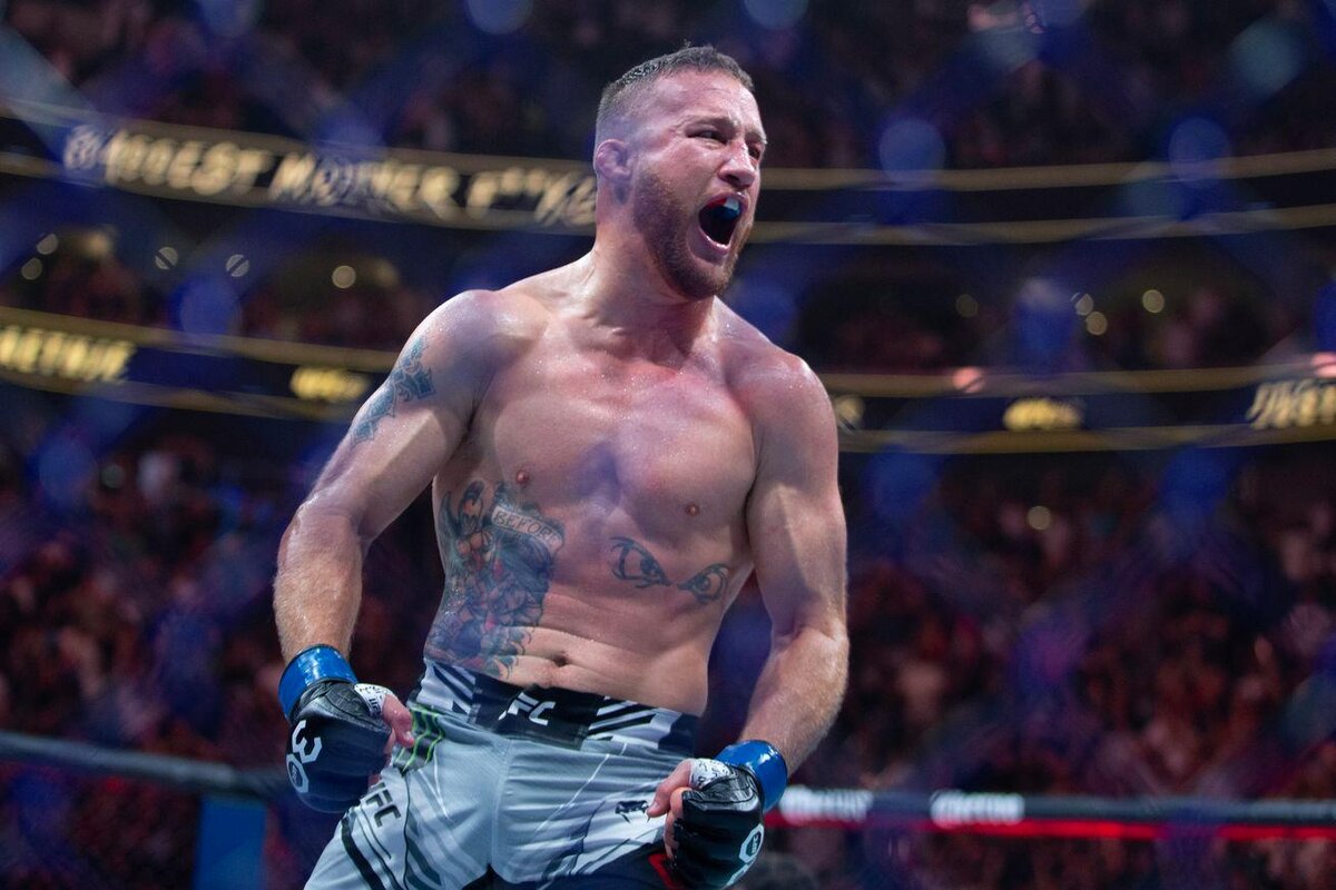     Джастин Гейджи набрал хороший бой, но затем проиграл нокаутом Максом Холлоуэю