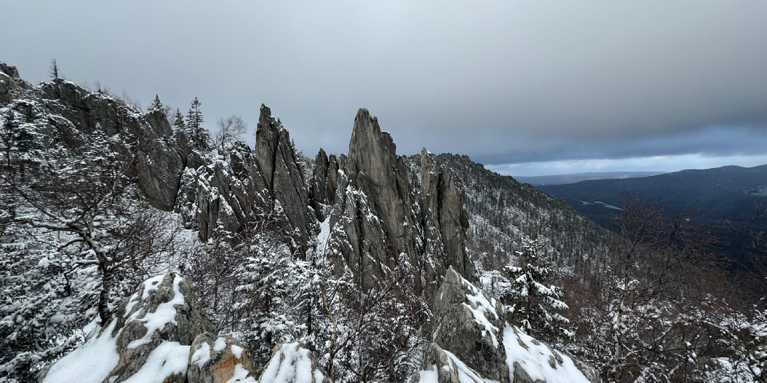 Национальный парк "Таганай". Двуглавая сопка и скалы Перья