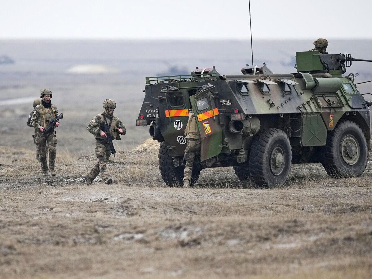    Французские военные во время учений© AP Photo / Vadim Ghirda