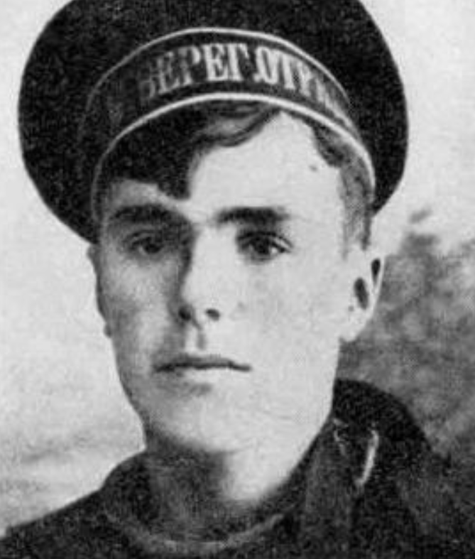 Вишневский Всеволод Витальевич. В 1936 по его сценарию был снят фильм «Мы из Кронштадта» (реж. Е. Л. Дзиган), популярность которого сопоставима с «Чапаевым» братьев Васильевых.