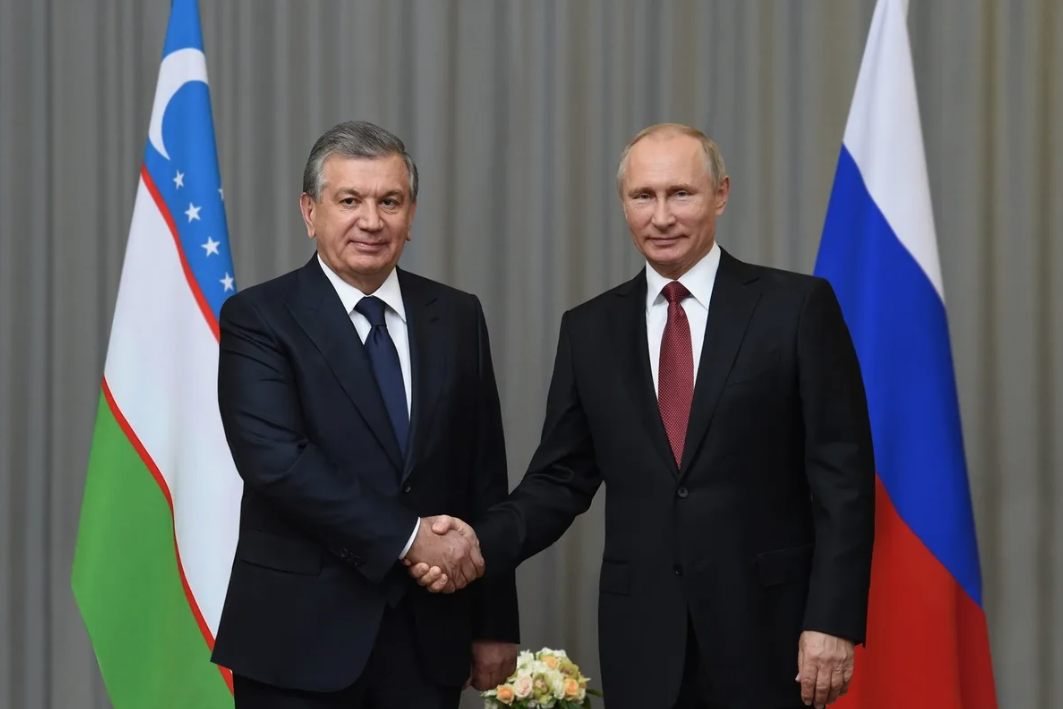 Путин и главный узбер Мирзиееев фото osnmedia.ru