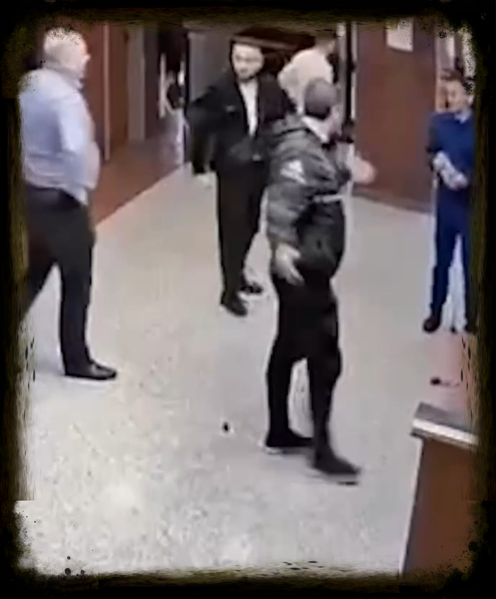 Скриншот с видеозаписи из суда