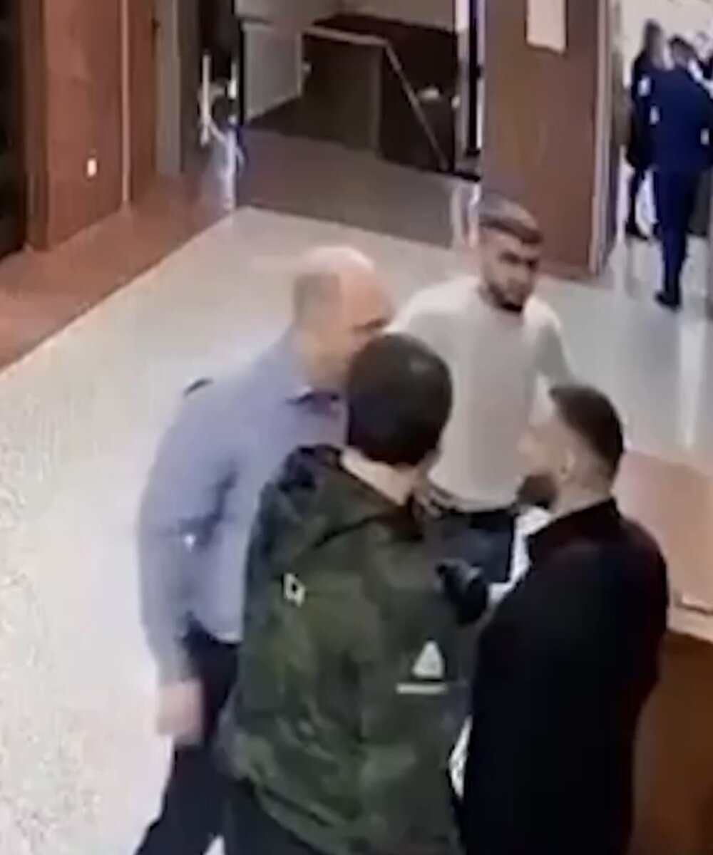 Скриншот видеозаписи из суда